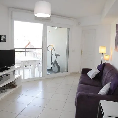 Furnished Air-conditioned 2 Balcony - 6 Min Beaches Apartment *